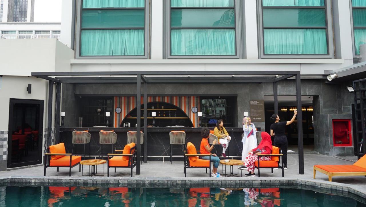 Hotel Ramada By Wyndham Bangkok Sukhumvit 11 Exterior foto