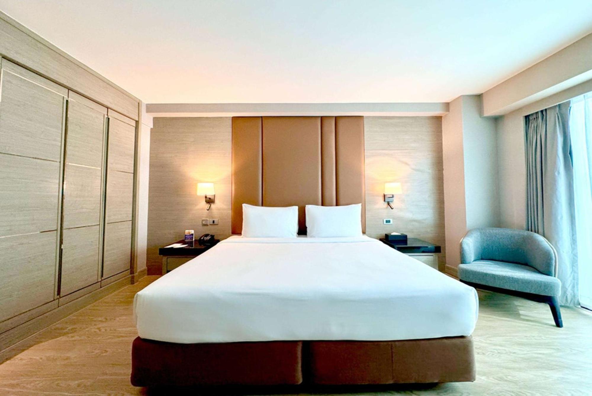Hotel Ramada By Wyndham Bangkok Sukhumvit 11 Exterior foto
