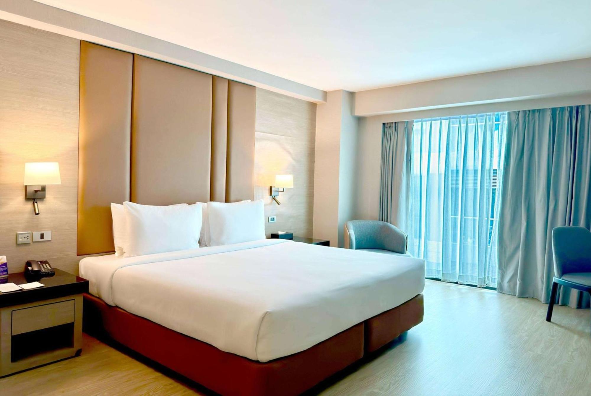 Hotel Ramada By Wyndham Bangkok Sukhumvit 11 Exterior foto