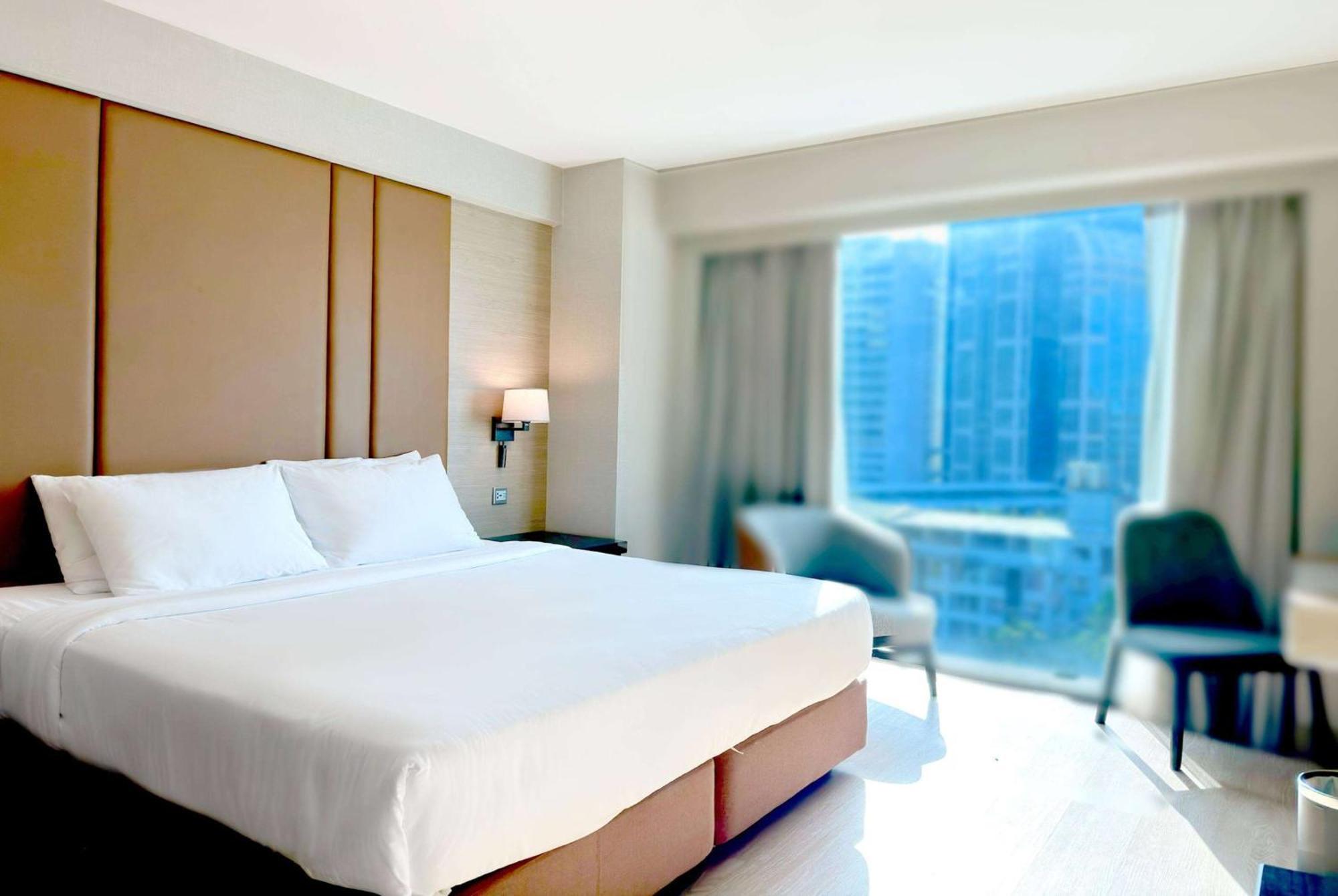 Hotel Ramada By Wyndham Bangkok Sukhumvit 11 Exterior foto