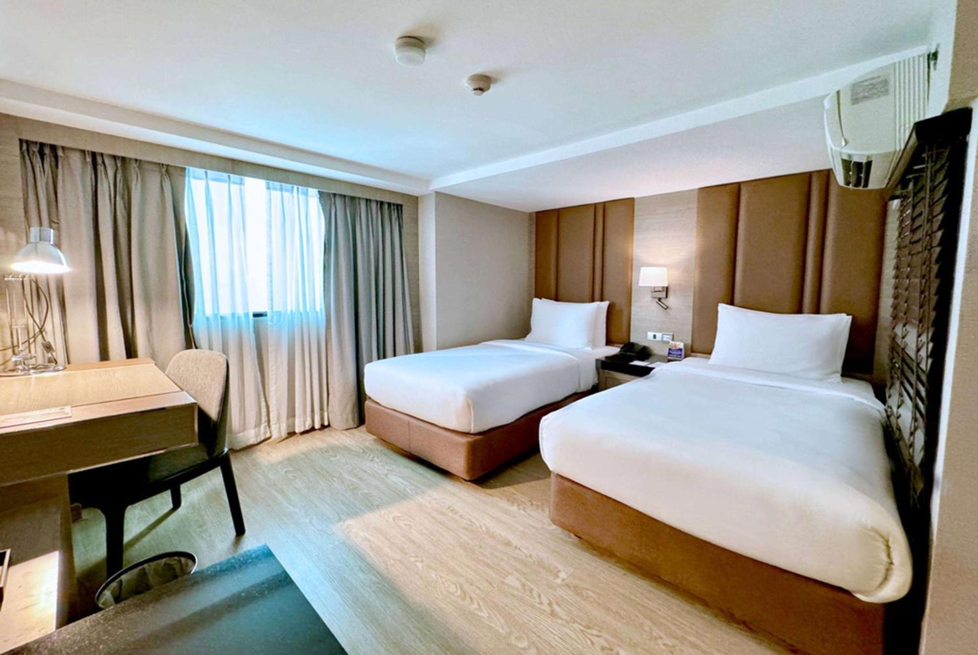 Hotel Ramada By Wyndham Bangkok Sukhumvit 11 Exterior foto