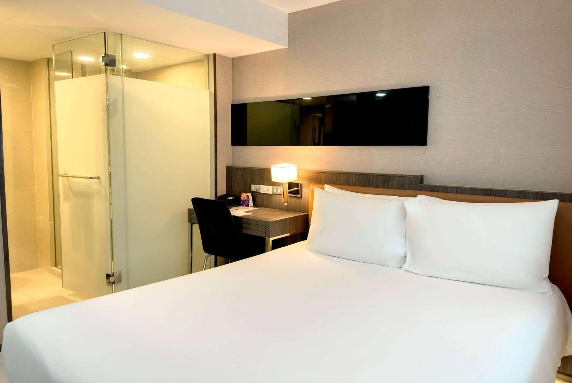 Hotel Ramada By Wyndham Bangkok Sukhumvit 11 Exterior foto