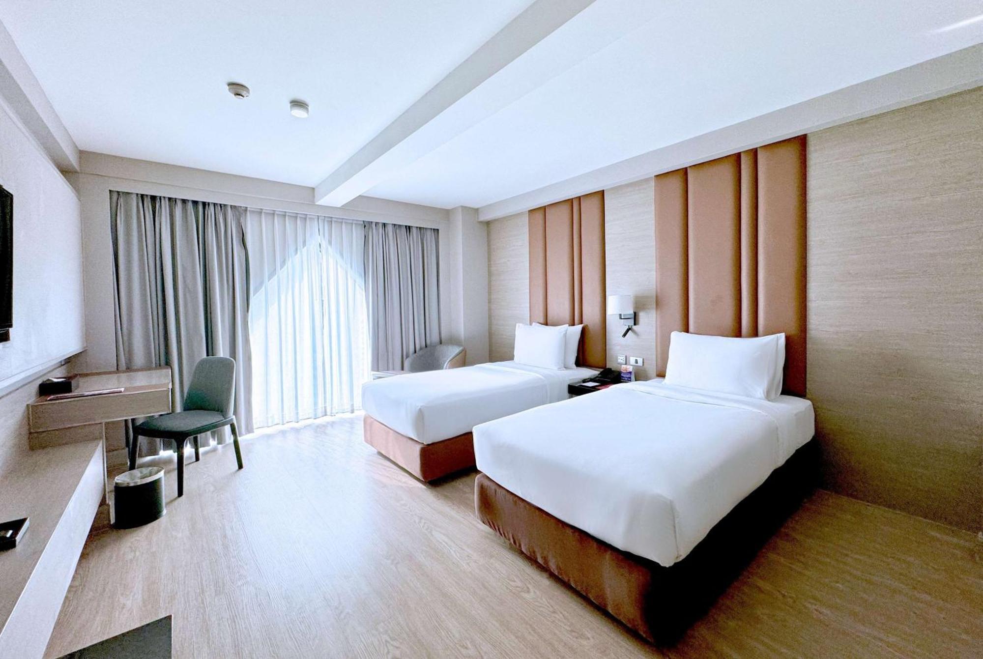 Hotel Ramada By Wyndham Bangkok Sukhumvit 11 Exterior foto